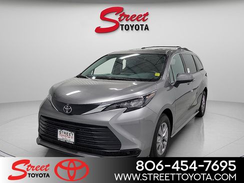 Used 2026 Toyota Sienna LE FWD image 1