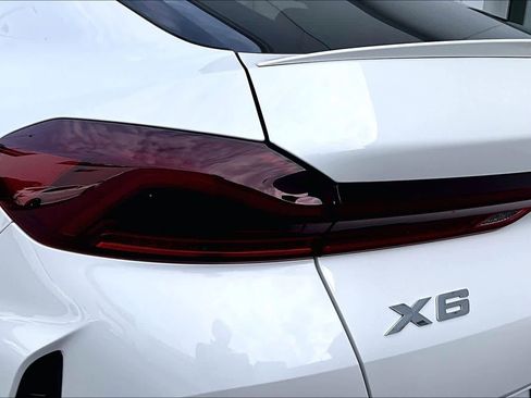 Used 2022 BMW X6 xDrive40i w/ Executive Package image 28