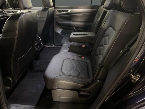 Used 2024 Volkswagen Atlas Cross Sport SE w/ Black Wheel Package image 30