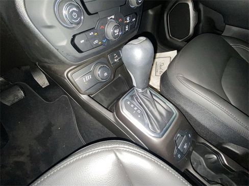 Used 2020 Jeep Renegade Limited image 19