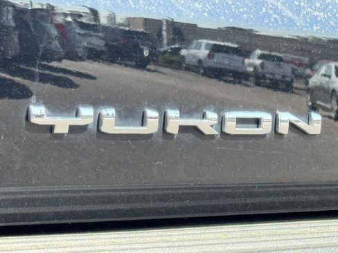 Used 2021 GMC Yukon Denali w/ Denali Premium Package image 8