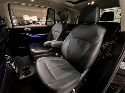 Used 2019 BMW X7 xDrive40i w/ Cold Weather Package image 25