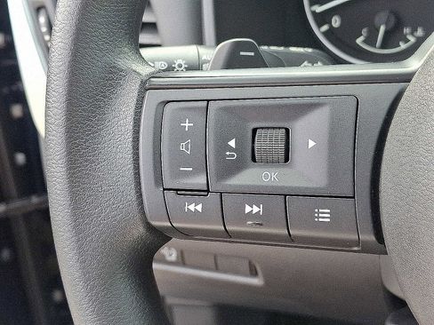 Used 2023 Nissan Rogue S image 23