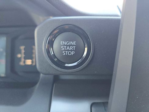 Certified 2025 Toyota Tacoma SR5 image 31