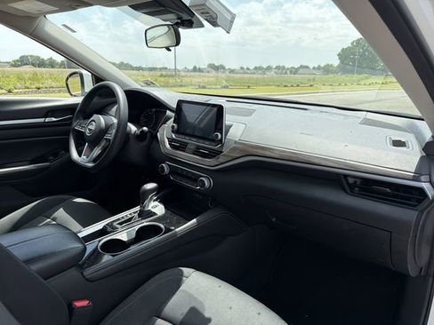 Used 2023 Nissan Altima 2.5 SV FWD image 15