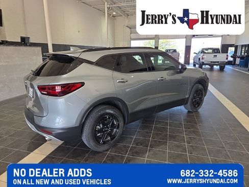 Used 2024 Chevrolet Blazer LT w/ Midnight/Sport Edition FWD image 5