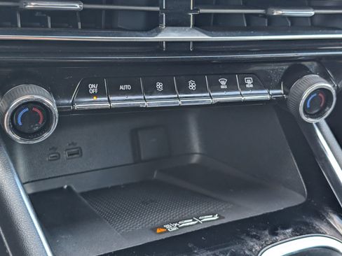Used 2024 Chevrolet Traverse LT FWD image 8