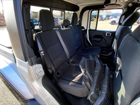 Certified 2023 Jeep Gladiator Willys image 18