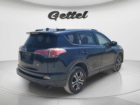 Used 2018 Toyota RAV4 LE FWD image 5
