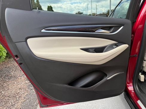 Used 2019 Buick Enclave Essence FWD image 29