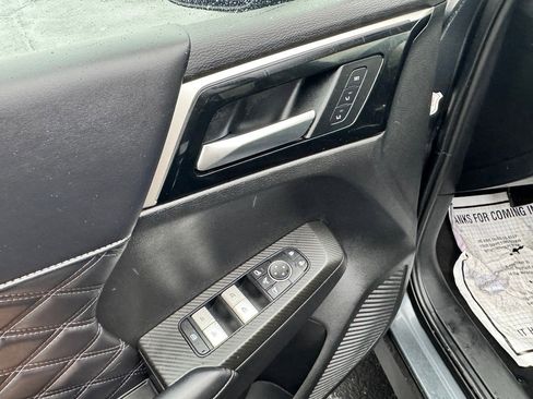 Used 2024 Mitsubishi Outlander SEL image 11