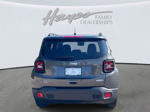 Used 2018 Jeep Renegade Latitude FWD image 4