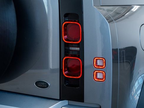 Used 2020 Land Rover Defender 110 SE image 28