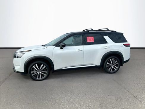 Certified 2025 Nissan Pathfinder Platinum w/ Cargo Package FWD image 4