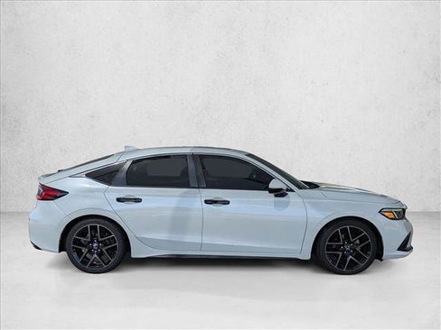 Used 2022 Honda Civic Sport Touring image 4