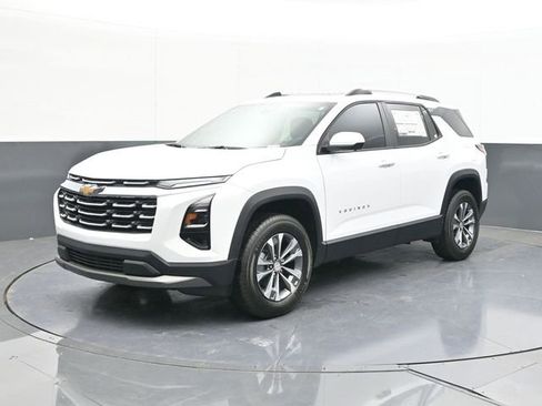 New 2026 Chevrolet Equinox LT w/ Convenience Package II FWD image 3