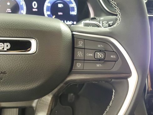 New 2025 Jeep Grand Cherokee Limited w/ Black Appearance Package image 24