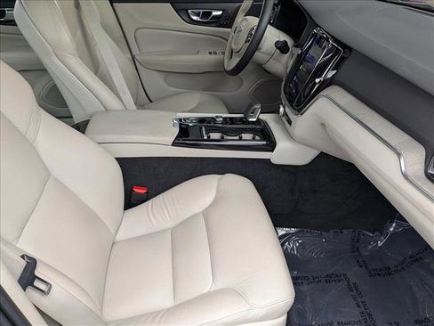 Used 2023 Volvo S60 T8 Plus image 22