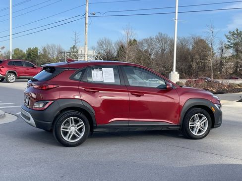 Used 2022 Hyundai Kona SE image 8