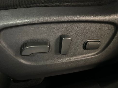 Used 2017 Nissan Rogue SV image 19