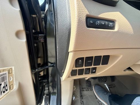 Used 2014 Nissan Rogue SV AWD/4WD image 19