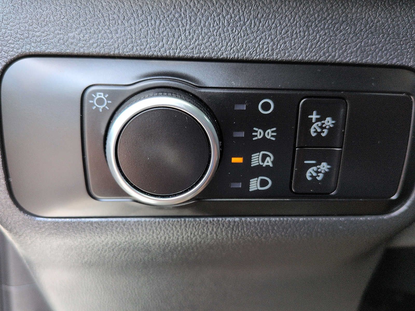 Used 2025 Ford Escape Active AWD/4WD image 14