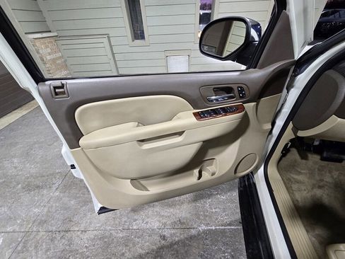 Used 2010 GMC Yukon SLT w/ SLT Chrome Package image 12