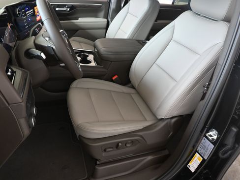 Used 2025 Chevrolet Tahoe LT w/ Comfort Package image 16