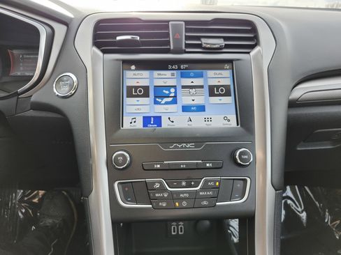 Used 2019 Ford Fusion SE FWD image 32