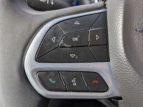 Used 2025 Chrysler Pacifica Select FWD image 20