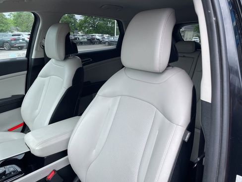 Used 2025 Kia Sportage EX FWD image 7
