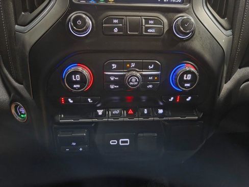 Used 2022 Chevrolet Silverado 2500 LT w/ Convenience Package image 53