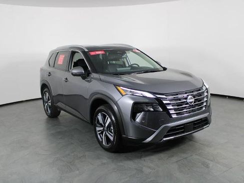 Certified 2026 Nissan Rogue SL FWD image 14