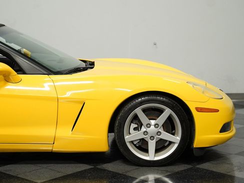 Used 2005 Chevrolet Corvette Convertible w/ Performance Handling Package image 24