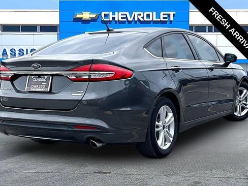 Used 2018 Ford Fusion SE w/ Fusion SE Technology Package FWD image 19