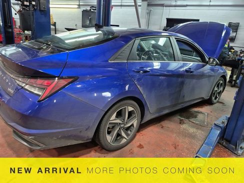 Used 2022 Hyundai Elantra Limited image 5