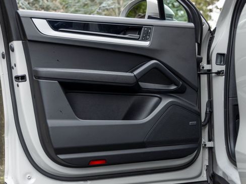 Certified 2025 Porsche Cayenne S image 21