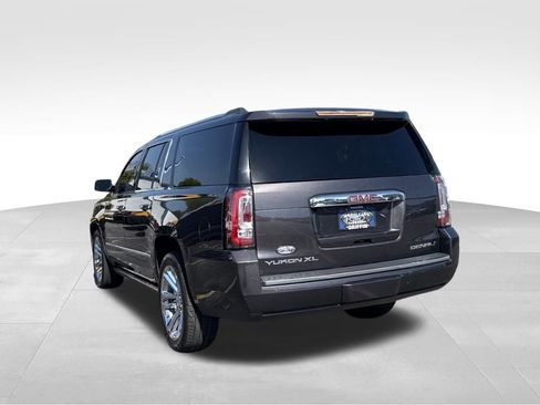 Used 2017 GMC Yukon XL Denali image 8