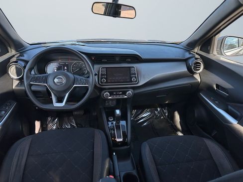 Used 2018 Nissan Kicks SV FWD image 10