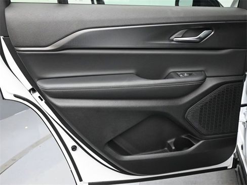 New 2025 Jeep Grand Cherokee L Altitude image 15