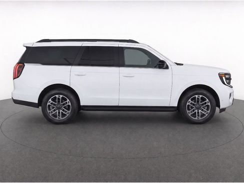 Used 2025 Ford Expedition Active AWD/4WD image 9