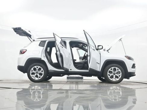 Used 2025 Jeep Compass Latitude AWD/4WD image 43