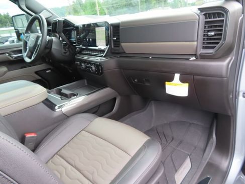 Certified 2025 Chevrolet Silverado 2500 ZR2 w/ Technology Package AWD/4WD image 49
