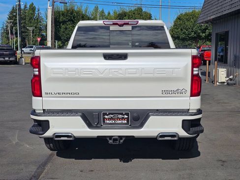Used 2023 Chevrolet Silverado 1500 High Country w/ High Country Premium Package AWD/4WD image 4