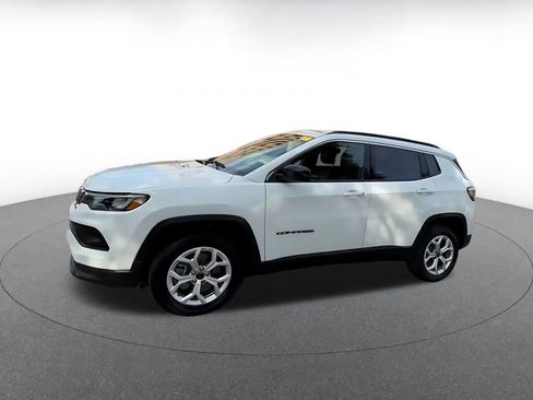 Used 2025 Jeep Compass Latitude image 7