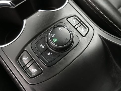 Used 2024 GMC Terrain SLT AWD/4WD image 15