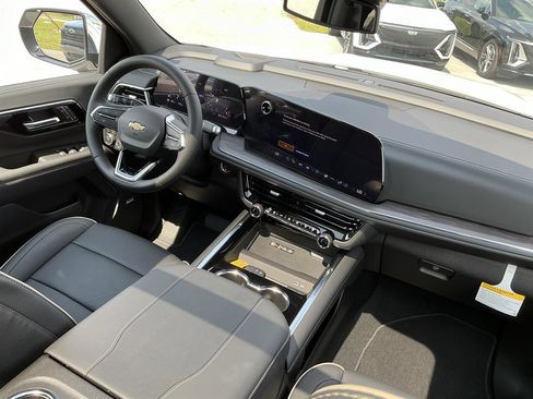 New 2025 Chevrolet Suburban Premier w/ Sun And Tow Package image 19