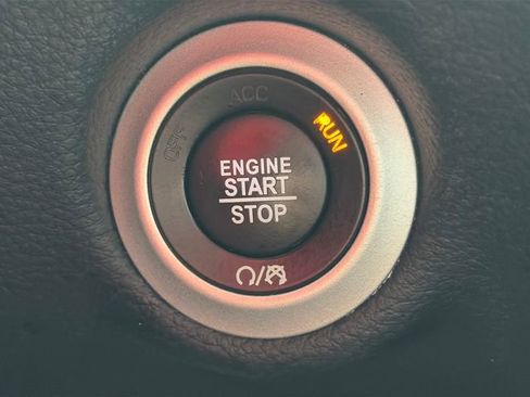 Used 2022 Chrysler Pacifica Touring AWD/4WD image 48
