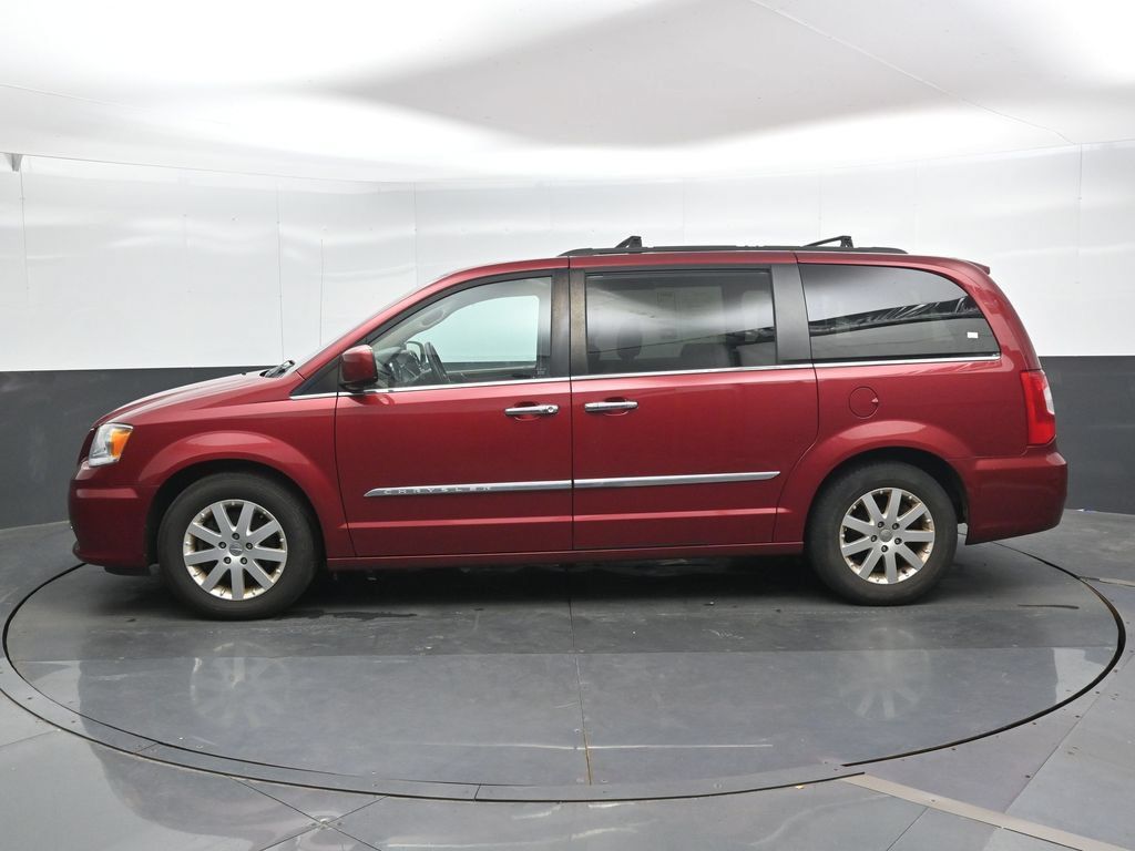 Used 2016 Chrysler Town & Country Touring w/ Driver Convenience Group FWD image 9