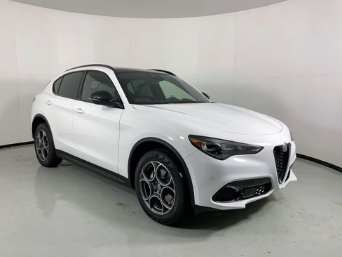 New 2025 Alfa Romeo Stelvio Sprint w/ Convenience Package AWD/4WD image 4